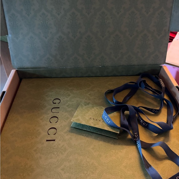 Gucci green shopping box 16”x12”x2.3” with gucci shipping box included. - Picture 2 of 8